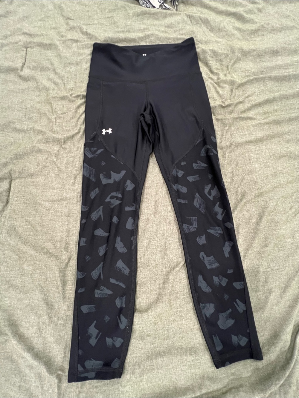 Under Armour Black High-Waist Leggings with Subtle Gray Print